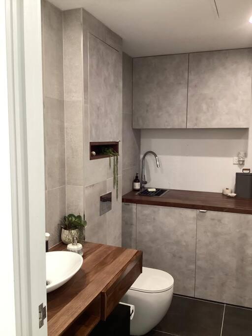 In The Heart Of Port Melbourne Apartment Екстериор снимка
