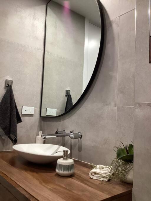 In The Heart Of Port Melbourne Apartment Екстериор снимка